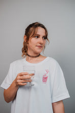 Lade das Bild in den Galerie-Viewer, oversized frauen-shirt - "stay hydrated" - on demand