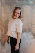 Lade das Bild in den Galerie-Viewer, unisex-shirt - "the conversation"