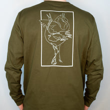Lade das Bild in den Galerie-Viewer, longsleeve - "tanzende kraniche" - dunkelgrün