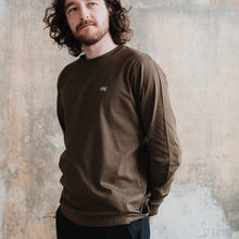 Lade das Bild in den Galerie-Viewer, longsleeve - "tanzende kraniche" - dunkelgrün