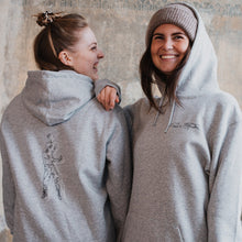 Lade das Bild in den Galerie-Viewer, pullover - "berührt" - hellgrau